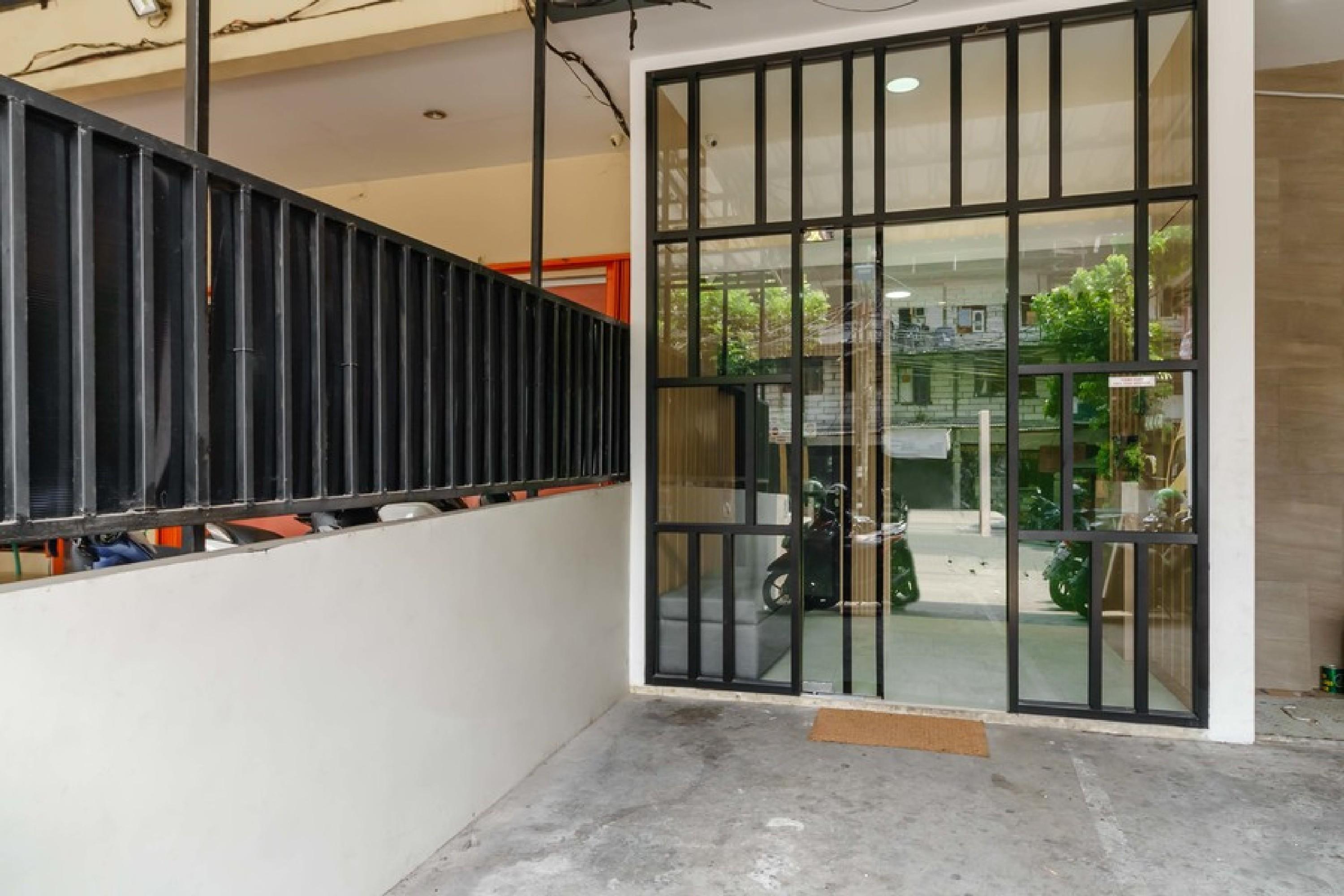 Reddoorz @ Mangga Besar 2 Hotel Джакарта Екстериор снимка