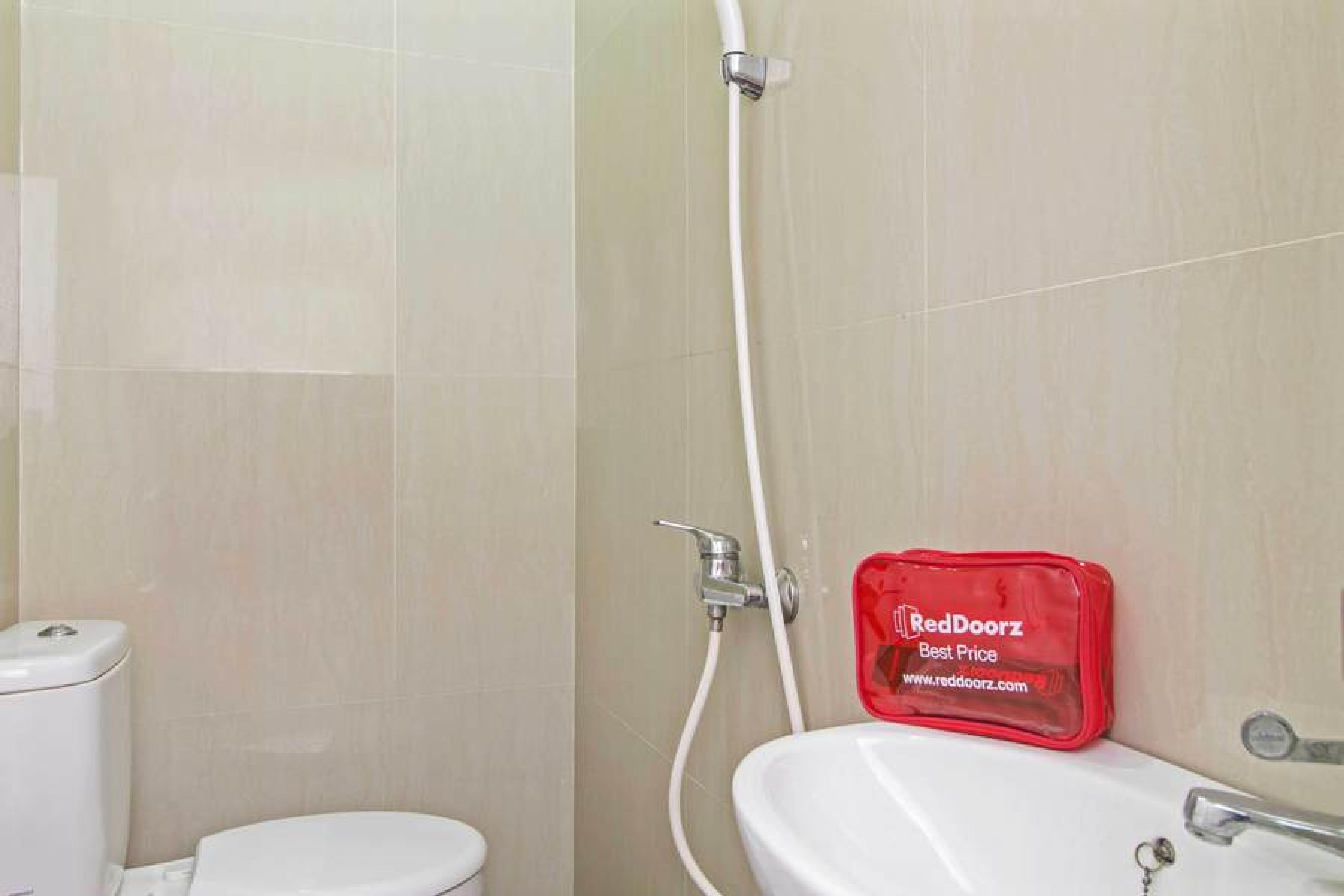 Reddoorz @ Mangga Besar 2 Hotel Джакарта Екстериор снимка